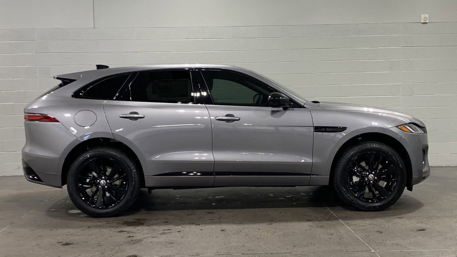 Used 2025 Jaguar F-PACE R-Dynamic S AWD/4WD image 13
