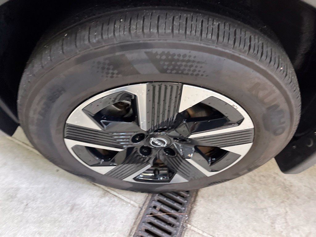 Used 2025 Nissan Kicks SV AWD/4WD image 10