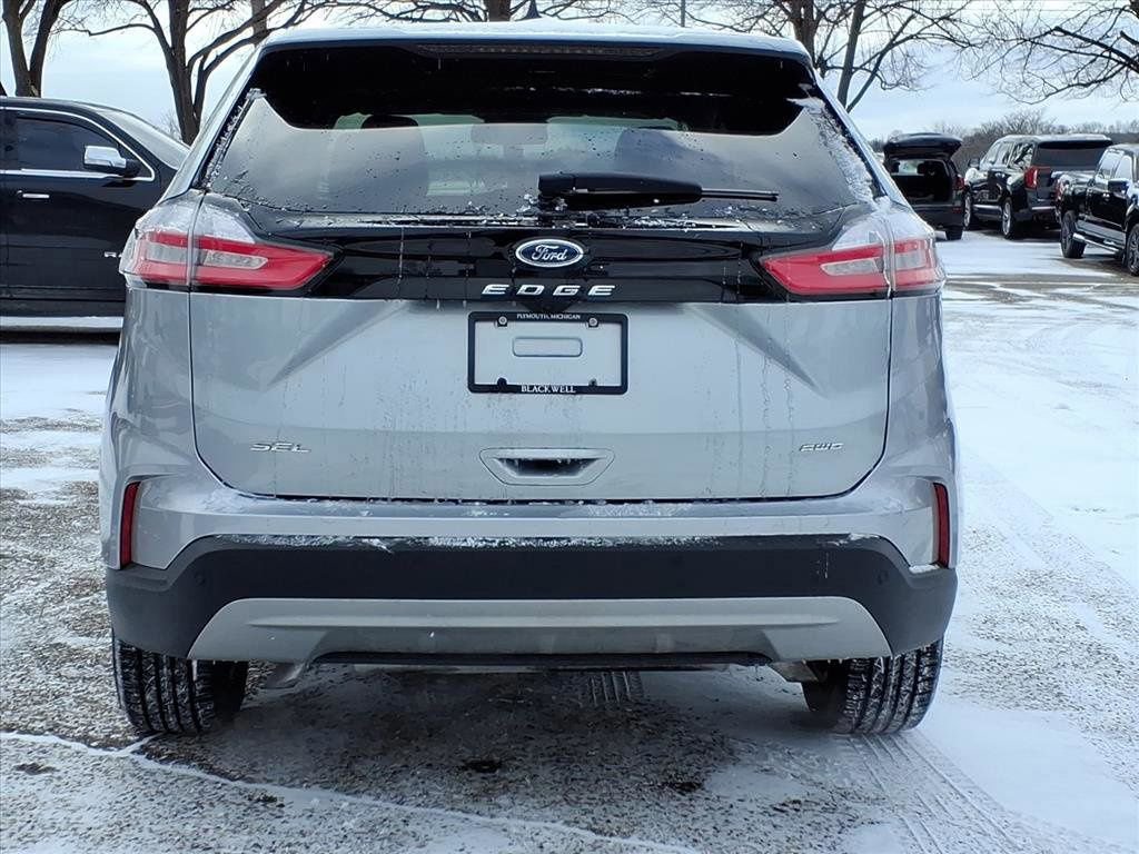 Used 2024 Ford Edge SEL w/ Convenience Package image 4