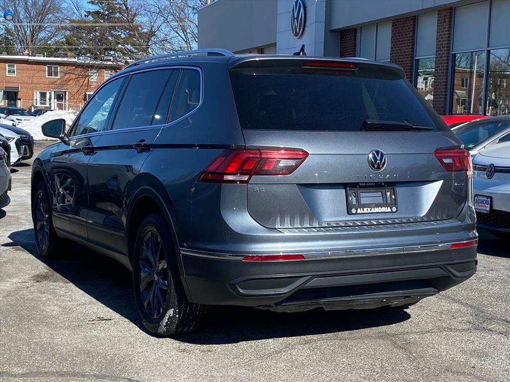 Used 2022 Volkswagen Tiguan SE w/ Panoramic Sunroof Package image 5