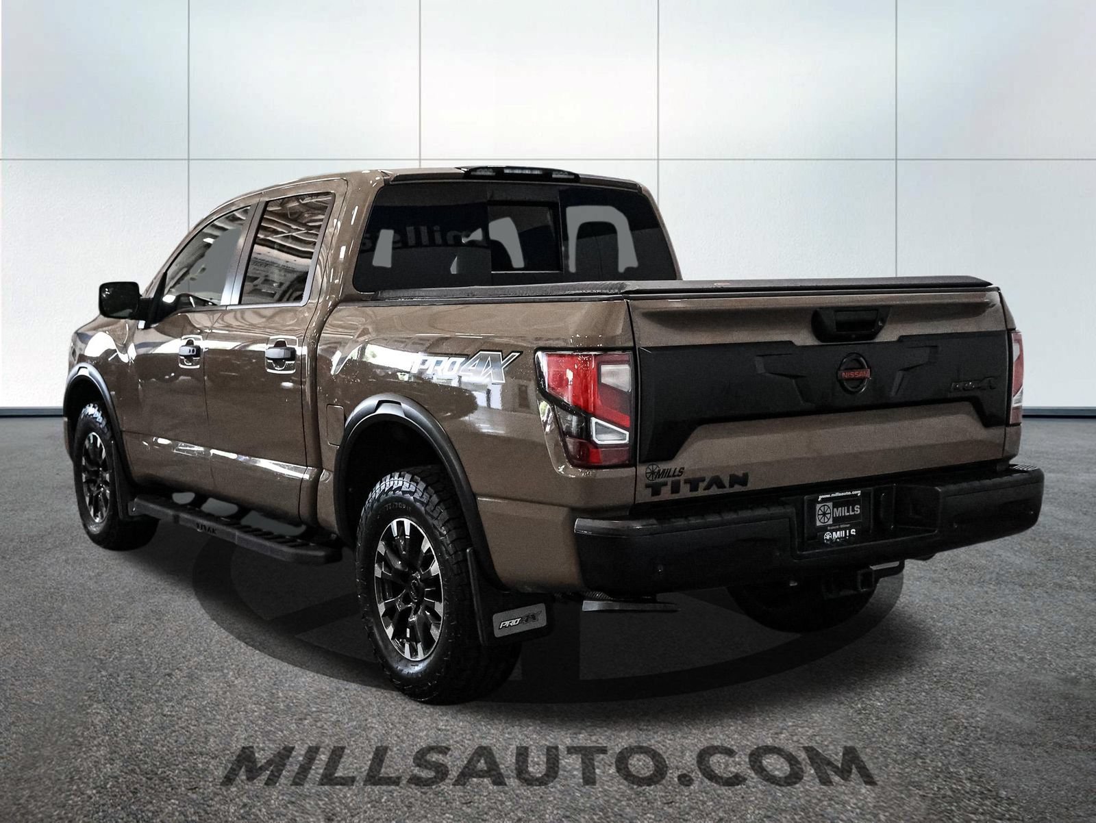 Used 2021 Nissan Titan PRO-4X w/ Pro-4x Convenience Package AWD/4WD image 5