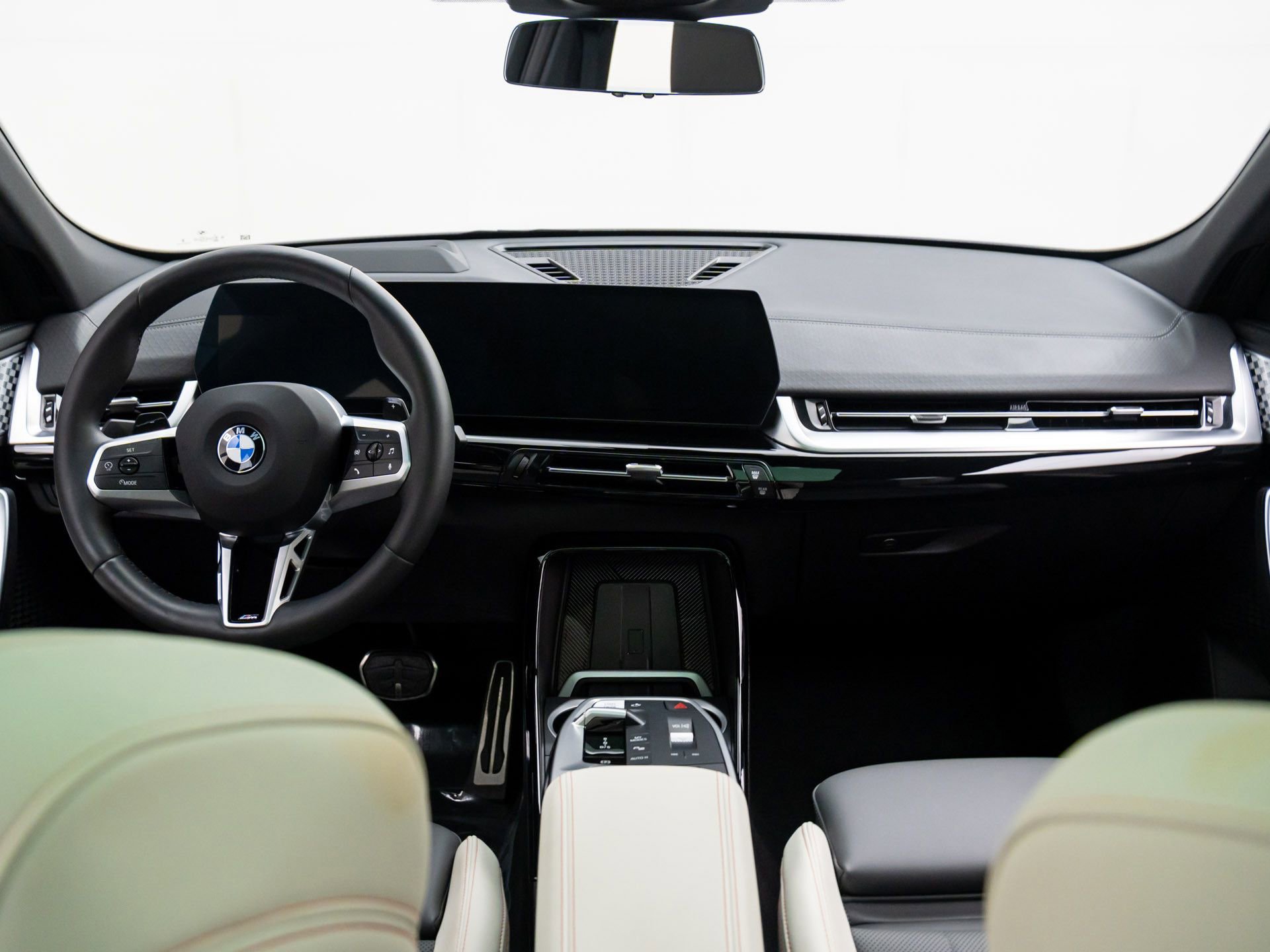 Used 2025 BMW X2 xDrive28i w/ Premium Package image 9