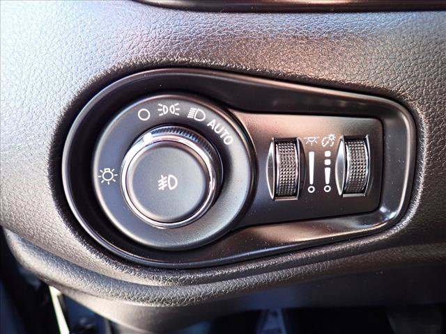Used 2016 Jeep Renegade Trailhawk w/ Popular Equipment Group AWD/4WD image 14