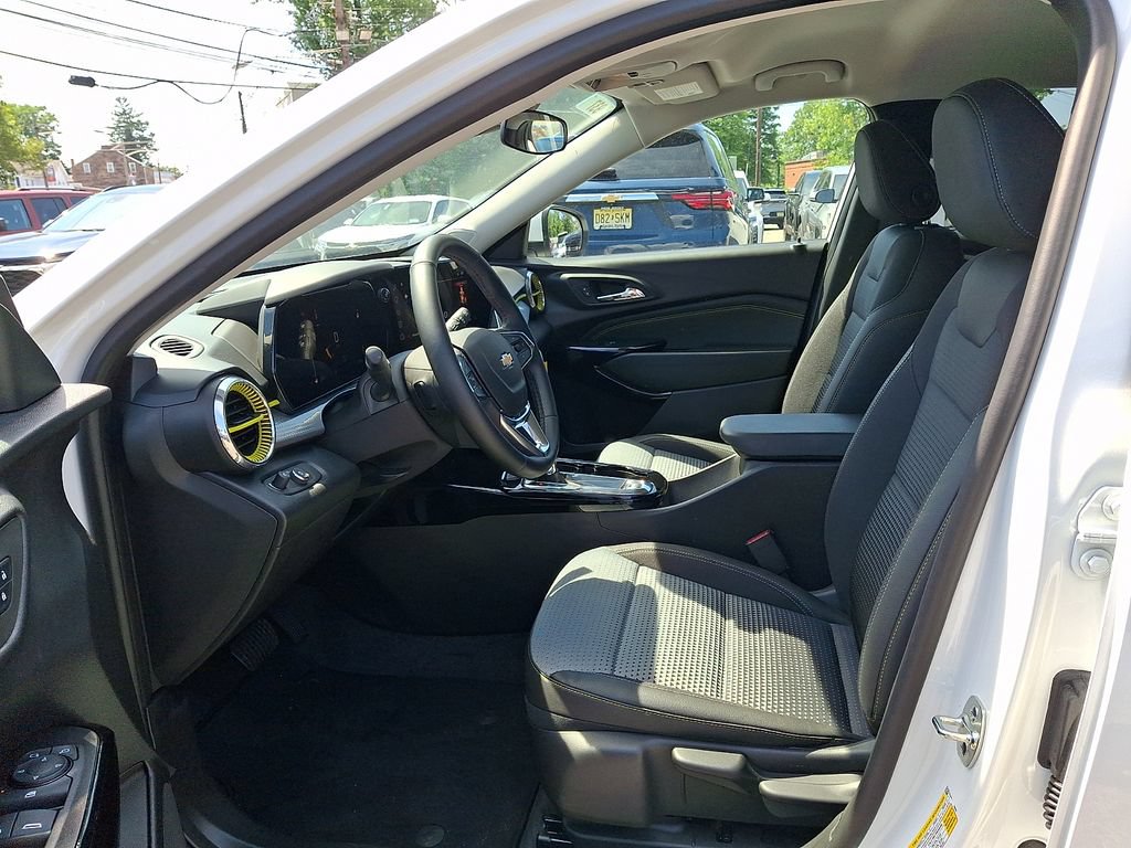 Used 2026 Chevrolet Trax LT w/ Driver Confidence Package FWD image 11