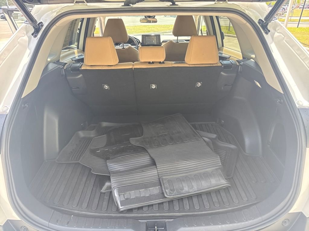 Used 2022 Toyota RAV4 XLE w/ Convenience Package image 31
