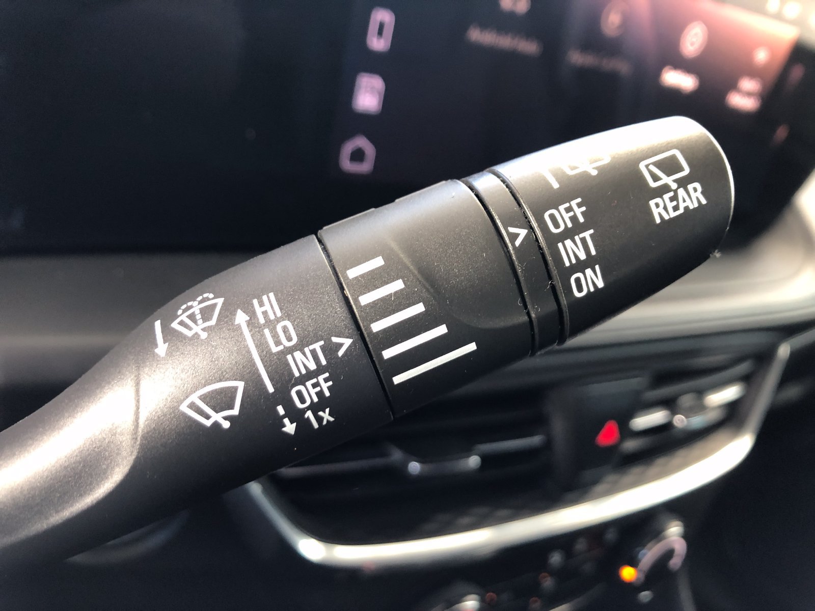 Used 2024 Buick Encore GX Preferred AWD/4WD image 28