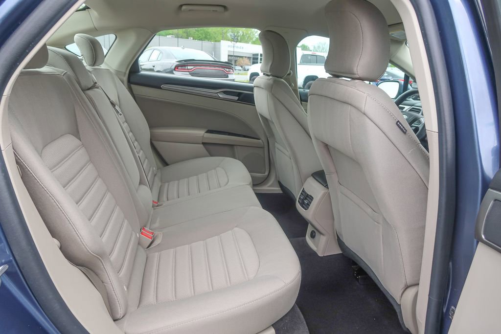 Used 2019 Ford Fusion SE FWD image 14