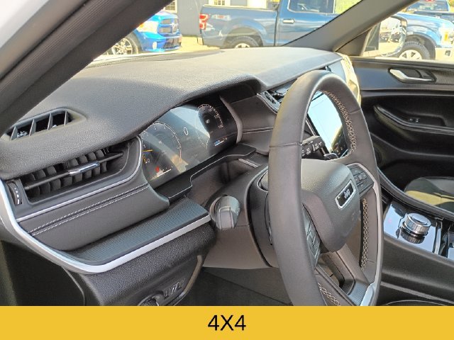 Used 2023 Jeep Grand Cherokee L Laredo AWD/4WD image 11