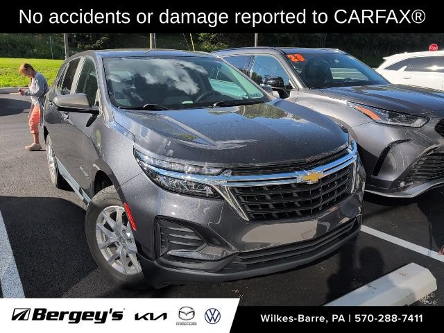 Used 2022 Chevrolet Equinox LS w/ LS Convenience Package AWD/4WD image 2