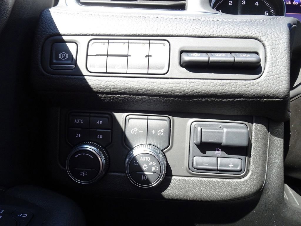 Used 2021 GMC Yukon XL Denali w/ Denali Ultimate Package image 25