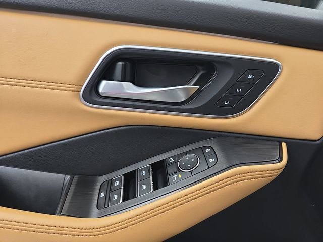 Used 2023 Nissan Rogue Platinum w/ Platinum Premium Package AWD/4WD image 25