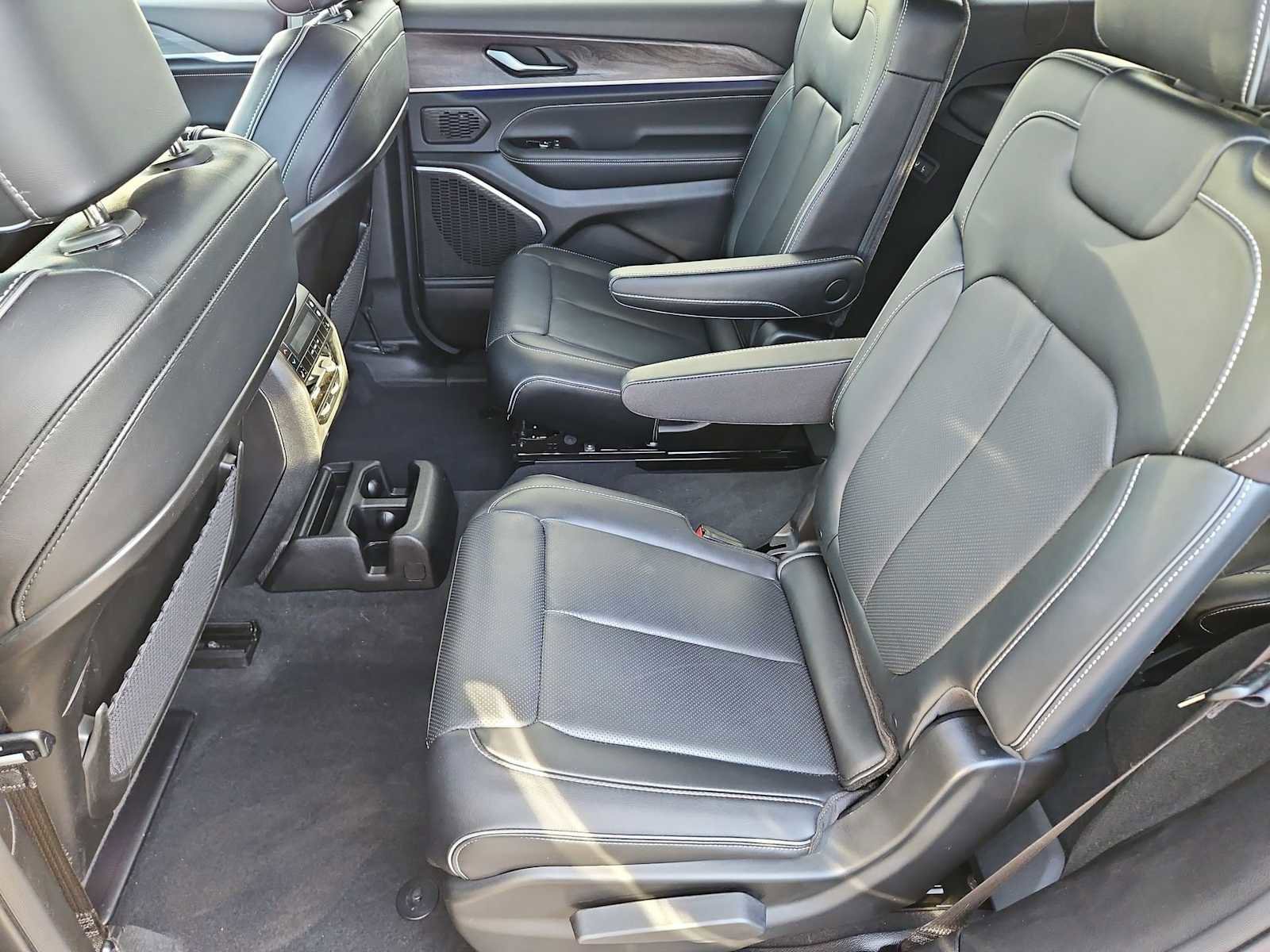 Used 2023 Jeep Grand Cherokee L Overland image 21