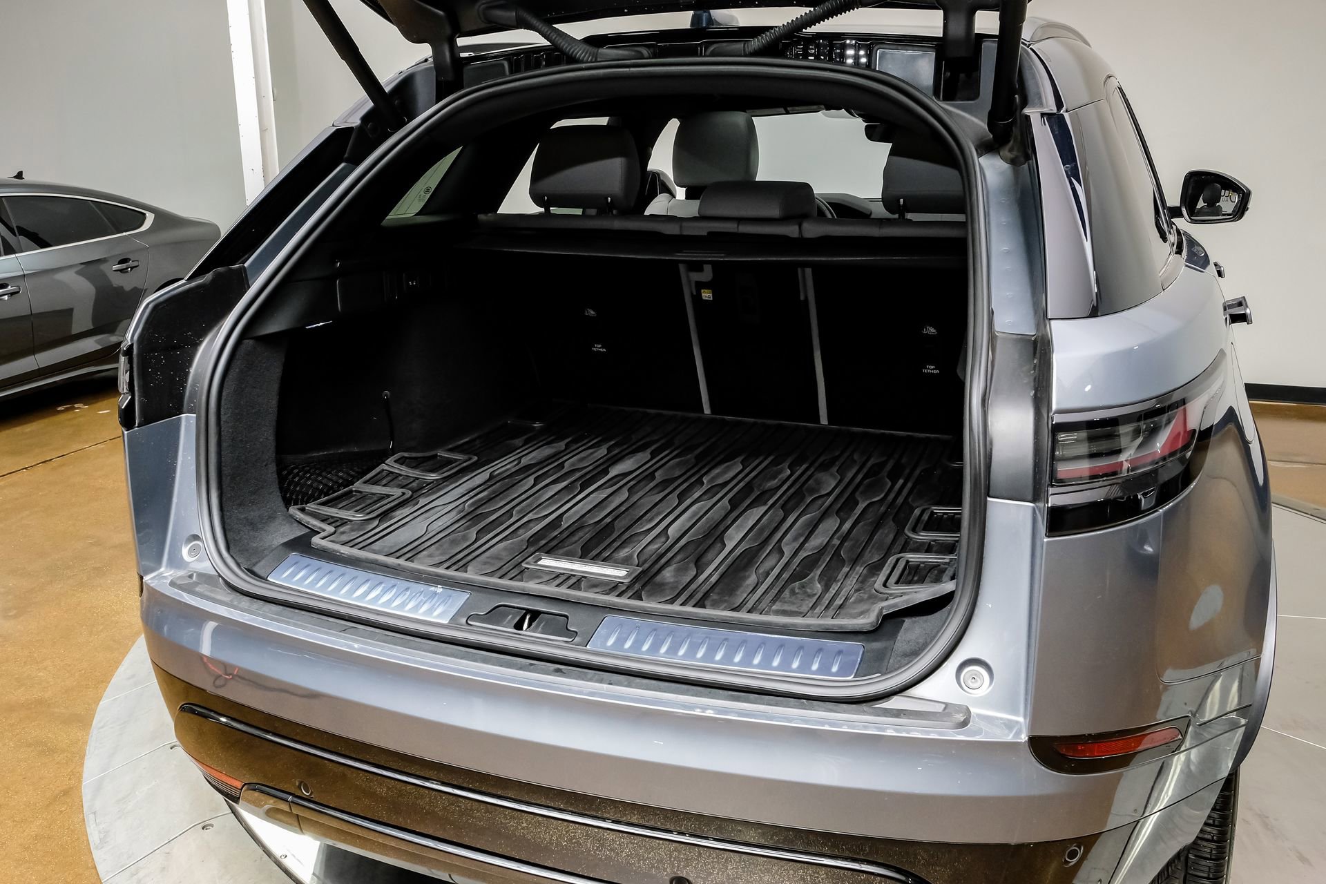 Used 2024 Land Rover Range Rover Velar Dynamic SE image 55