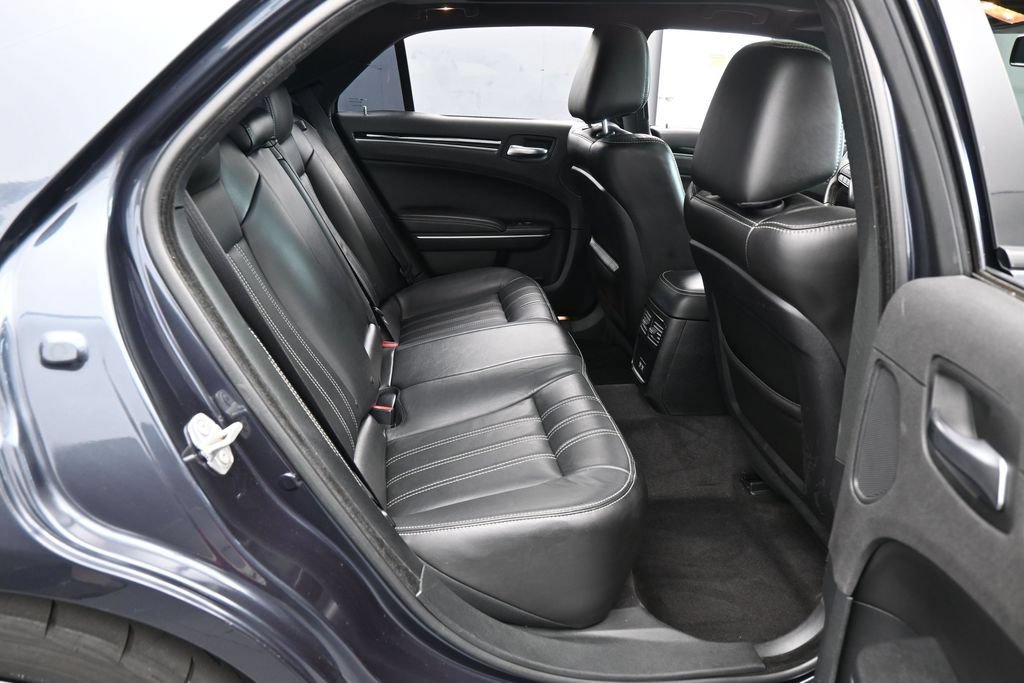 Used 2018 Chrysler 300 S w/ 300S Premium Group RWD image 39