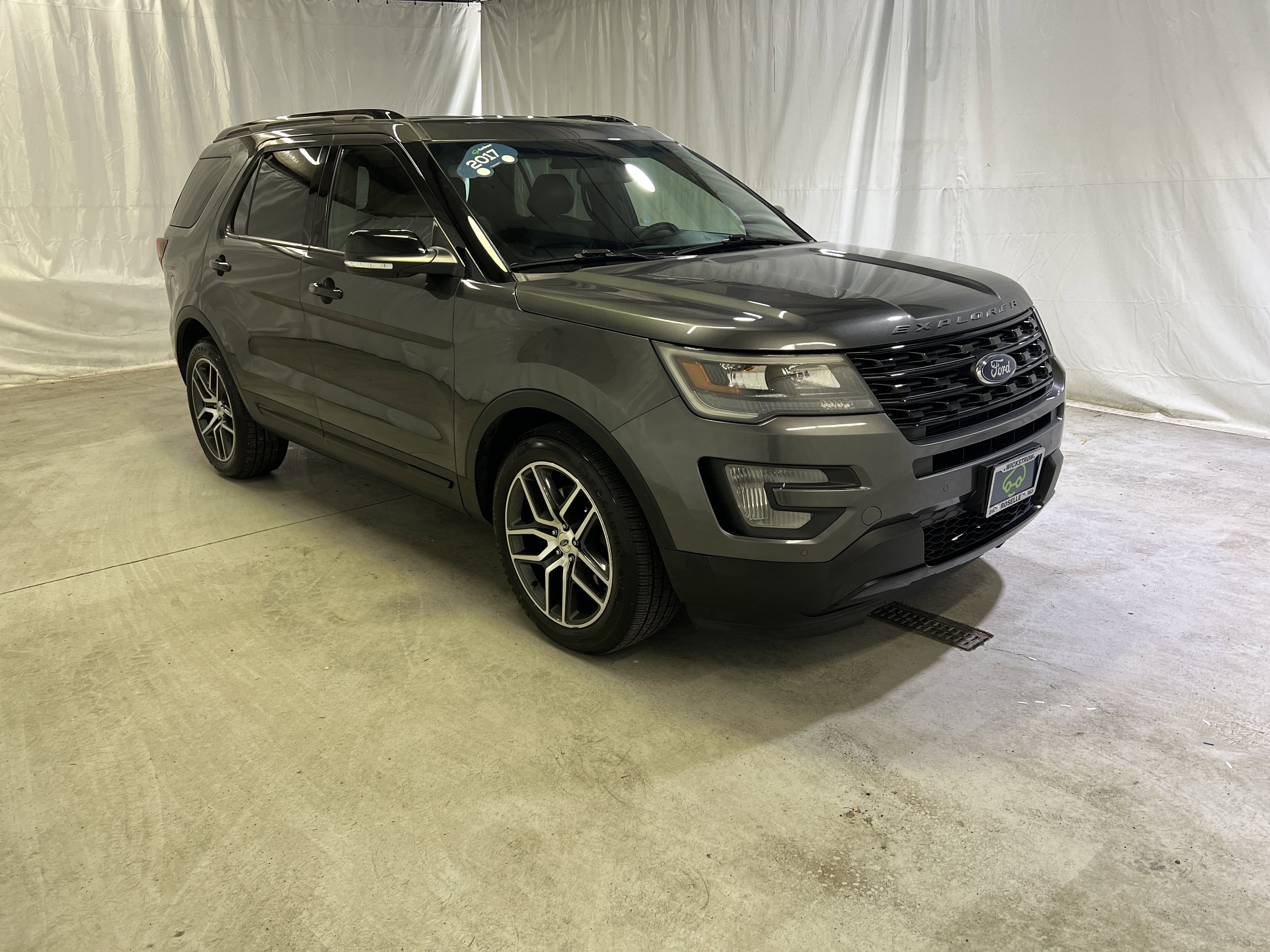 Used 2017 Ford Explorer Sport image 2