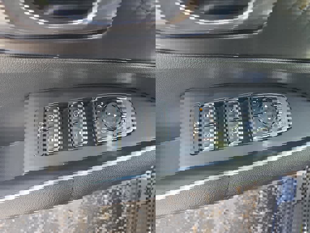 Used 2024 Kia Sorento S image 22