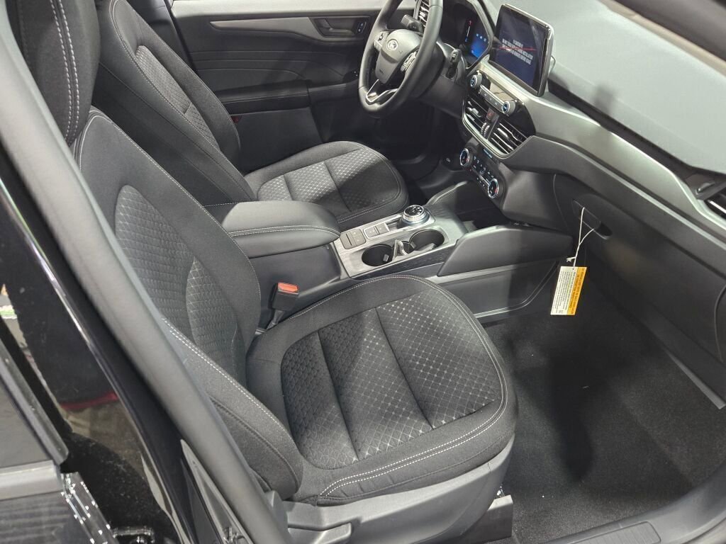 New 2025 Ford Escape Active w/ Cold Weather Package image 7