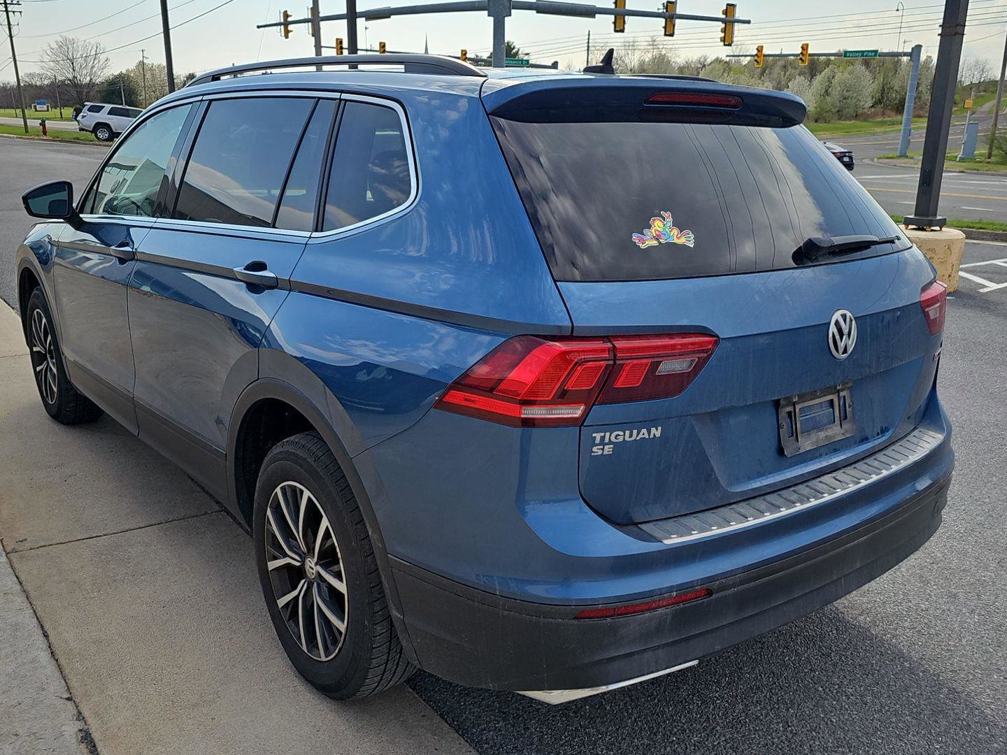 Used 2019 Volkswagen Tiguan SE w/ Panoramic Sunroof Package image 4