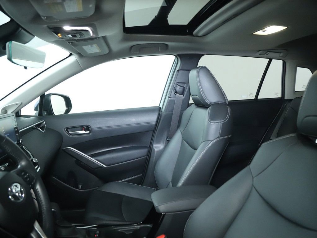 Used 2022 Toyota Corolla Cross XLE w/ Convenience Package AWD/4WD image 17