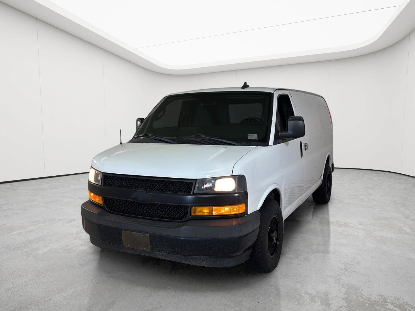 Used 2019 Chevrolet Express 2500 w/ Communications Package RWD image 15
