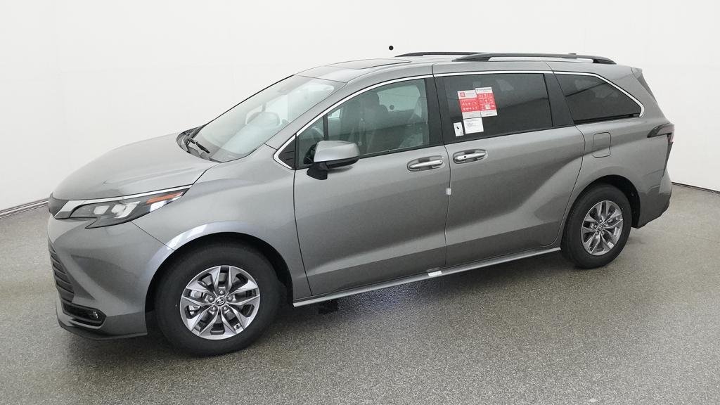 New 2026 Toyota Sienna XLE FWD image 5