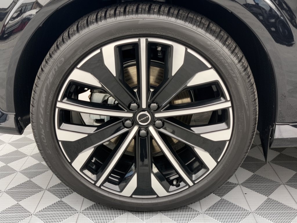 New 2026 Volvo XC60 B5 Ultra w/ Climate Package AWD/4WD image 13