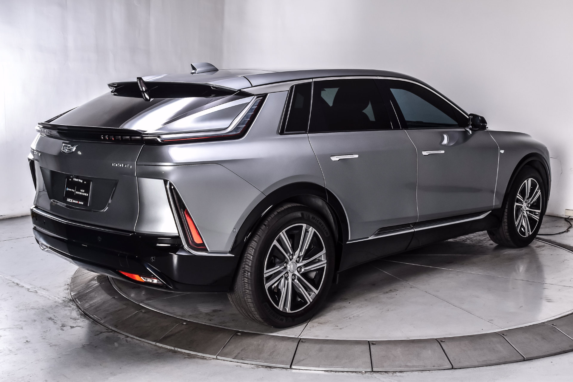 Used 2024 Cadillac Lyriq Luxury w/ LPO, Floor Liner Package AWD/4WD image 6