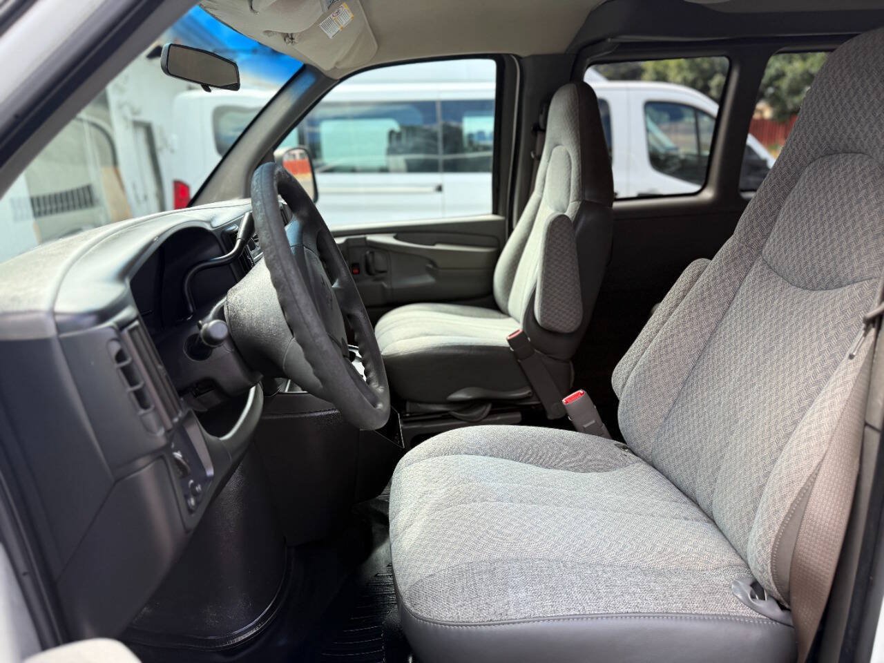 Used 2003 Chevrolet Express 3500 Extended Passenger RWD image 29