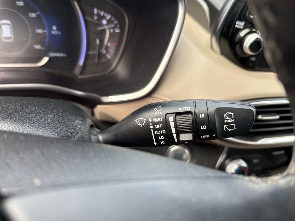 Used 2020 Hyundai Santa Fe Limited image 22
