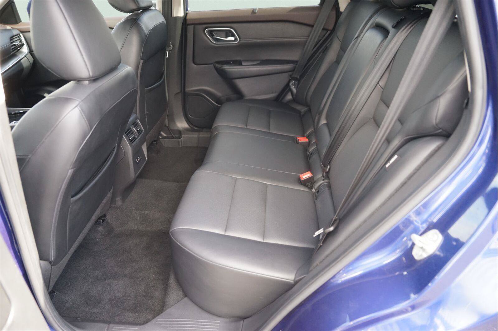 Used 2021 Nissan Rogue SV w/ Premium Package FWD image 13
