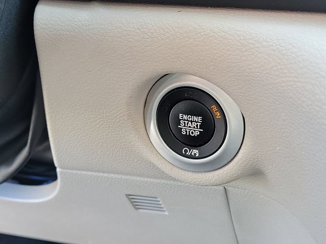 Used 2023 Chrysler Pacifica Touring-L FWD image 14