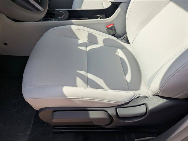 New 2027 Hyundai Kona SE FWD image 4