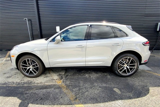New 2026 Porsche Macan image 2