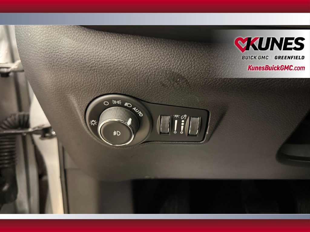 Used 2024 Jeep Compass Latitude AWD/4WD image 19