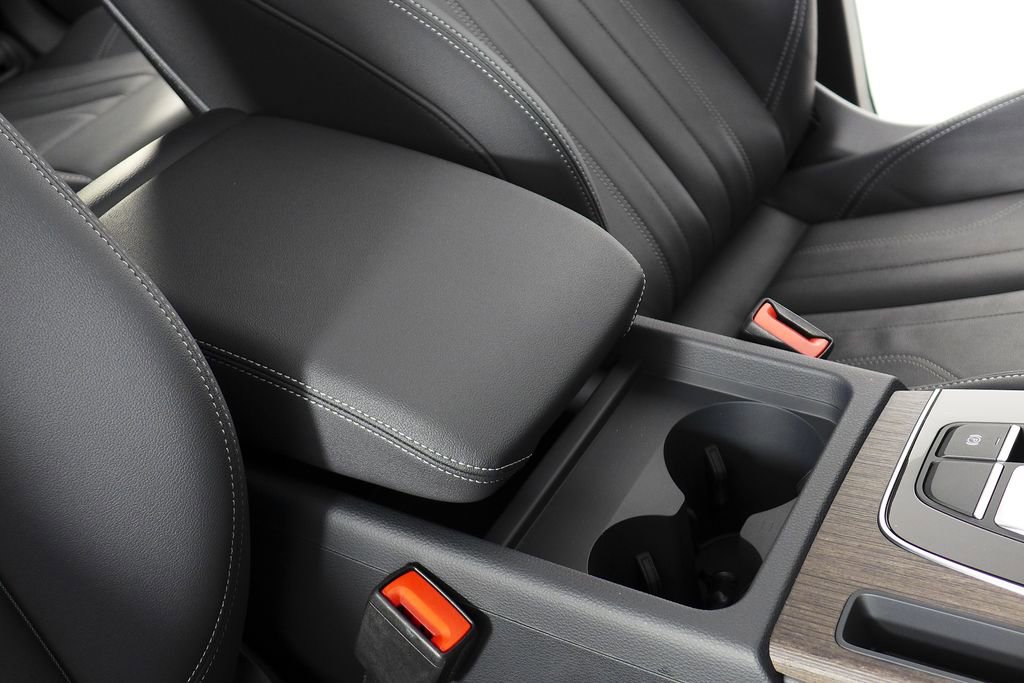 Used 2025 Audi Q5 e Premium Plus w/ Premium Plus Package image 16