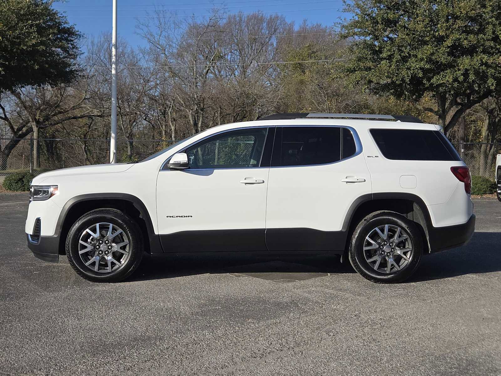 Used 2021 GMC Acadia SLE w/ Driver Convenience Package image 5