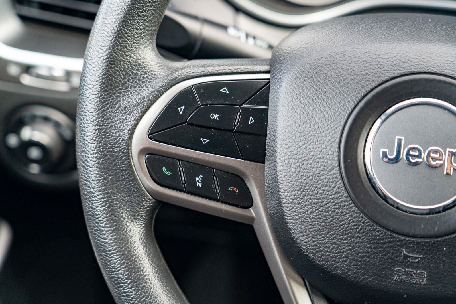 Used 2019 Jeep Cherokee Latitude w/ Popular Appearance Group FWD image 21