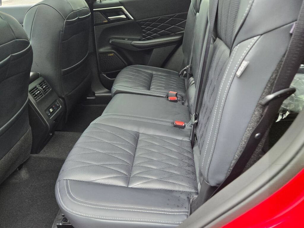 New 2026 Mitsubishi Outlander SEL Black Edition AWD/4WD image 15