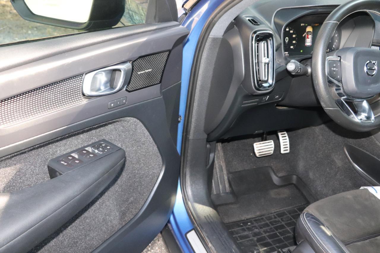 Used 2019 Volvo XC40 T5 R-Design image 28