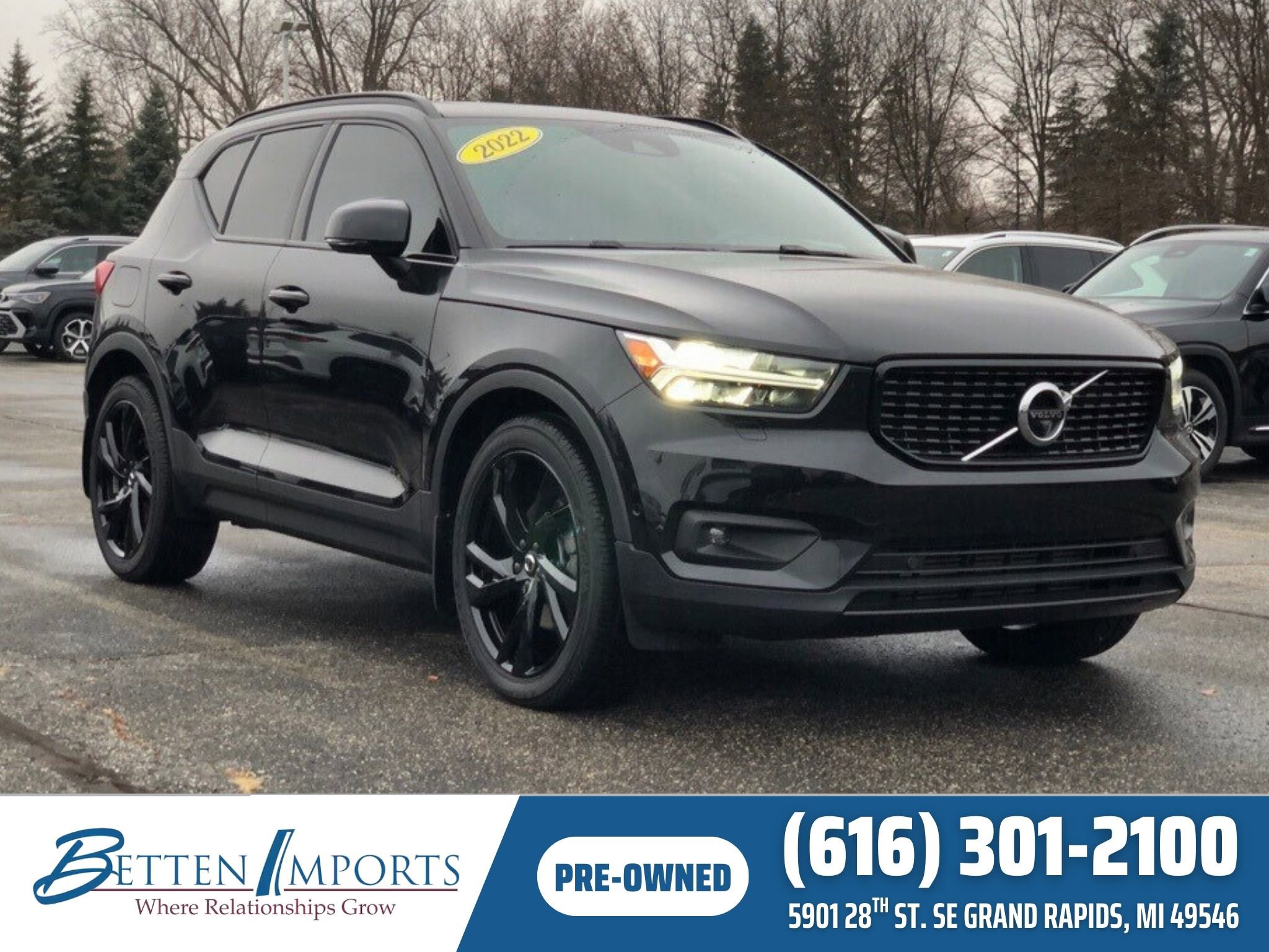 Used 2022 Volvo XC40 T5 R-Design w/ Advanced Package image 1