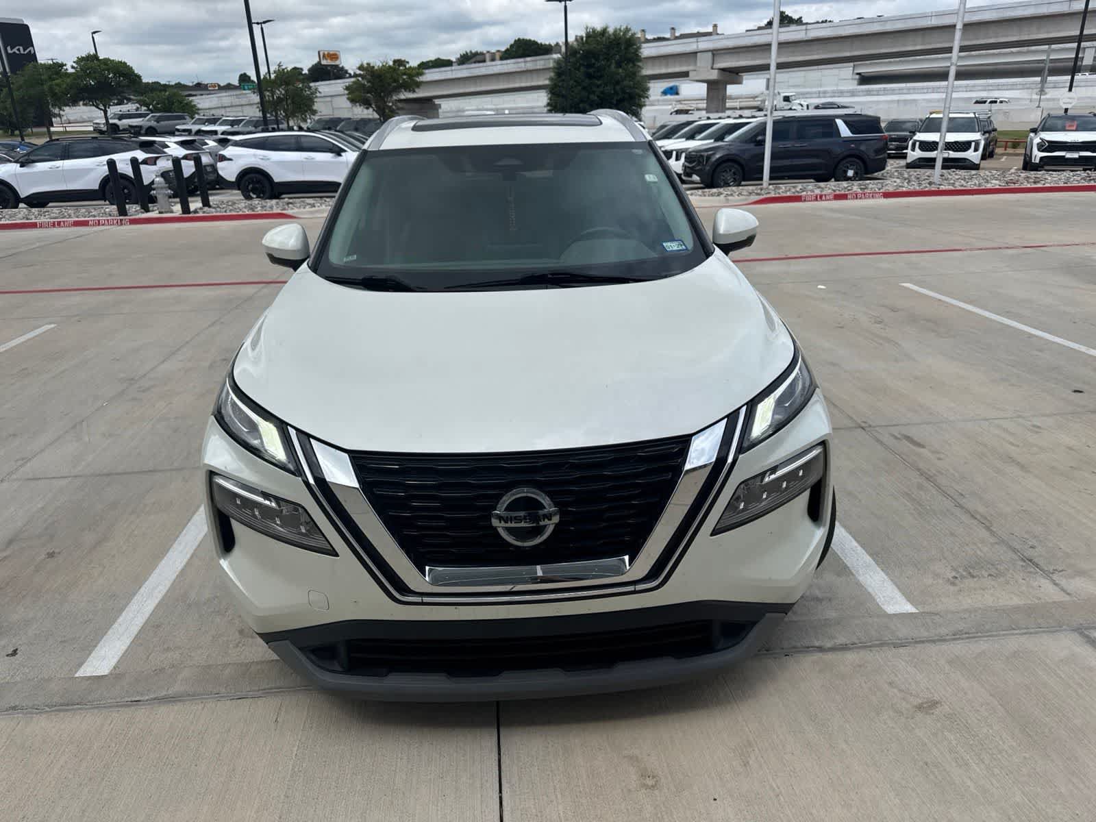 Used 2021 Nissan Rogue SV w/ Premium Package FWD image 2