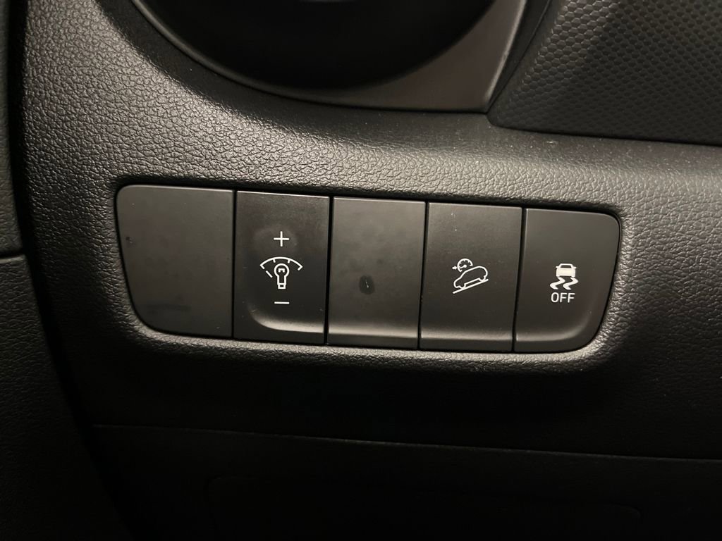 Used 2023 Hyundai Kona SEL image 28