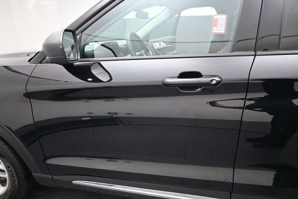 Used 2025 Ford Explorer Active w/ Active Comfort Package RWD image 9