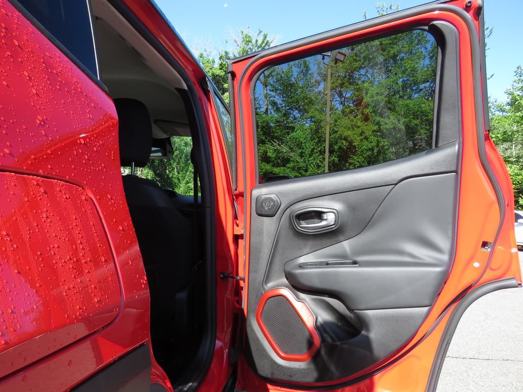 Used 2015 Jeep Renegade Trailhawk w/ Popular Equipment Group AWD/4WD image 15