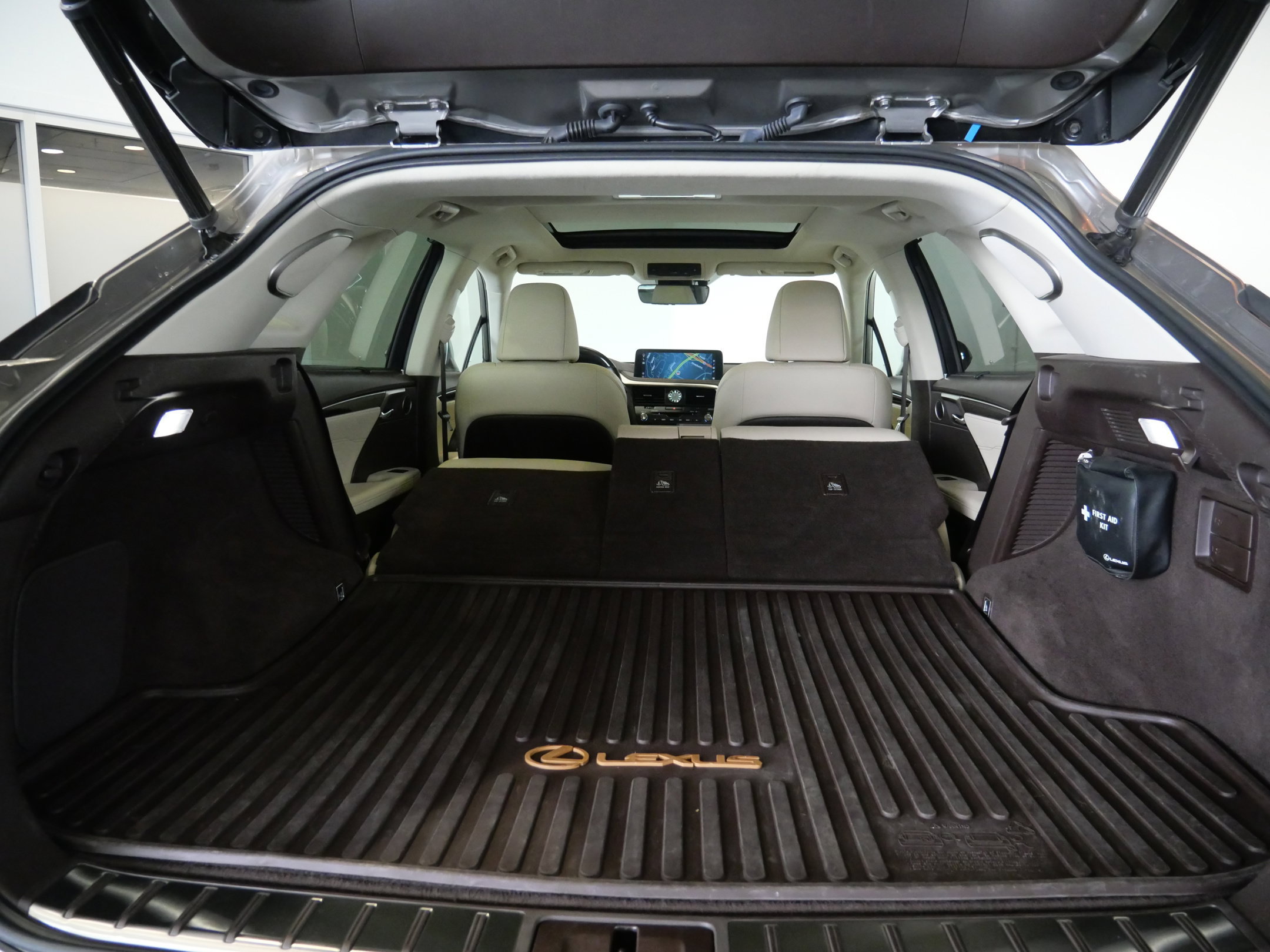 Used 2020 Lexus RX 450h AWD w/ Luxury Package image 30