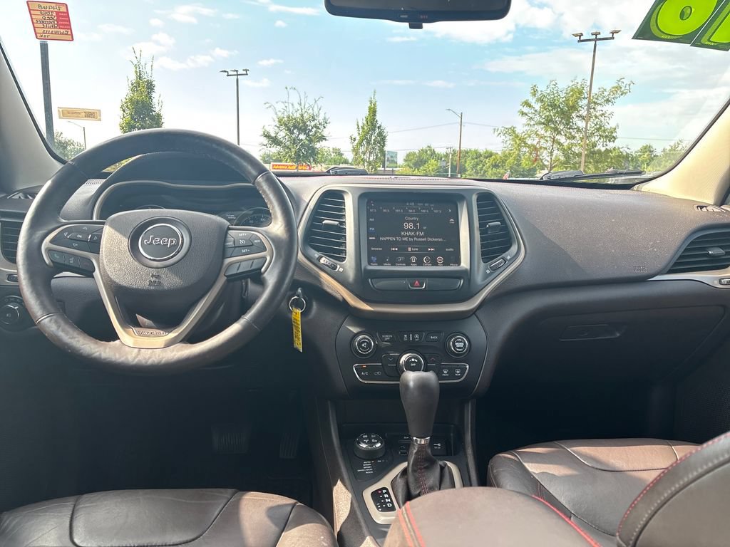 Used 2016 Jeep Cherokee Trailhawk w/ Leather Interior Group AWD/4WD image 22