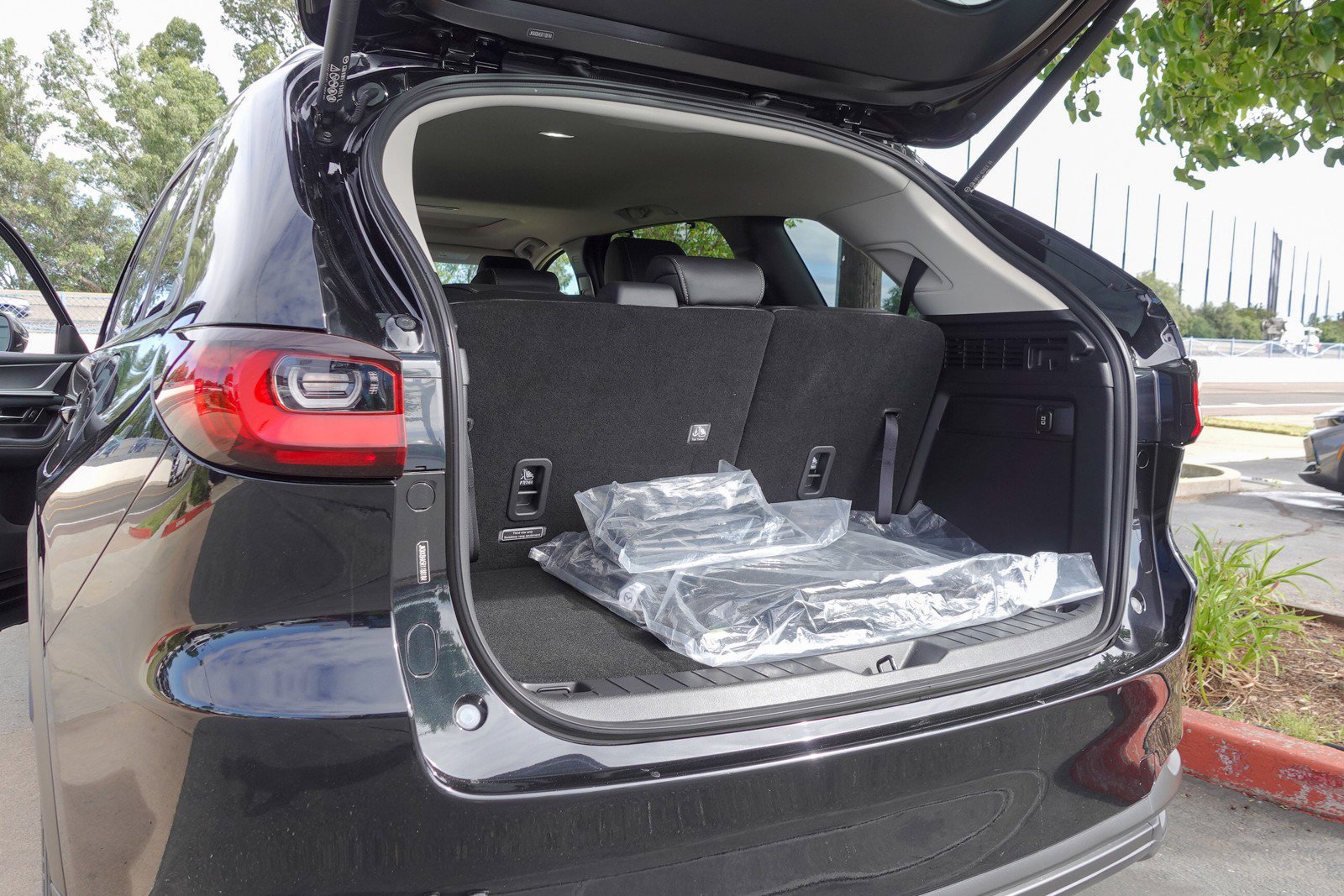 Used 2024 MAZDA CX-90 Plug-In Hybrid w/ Preferred image 24