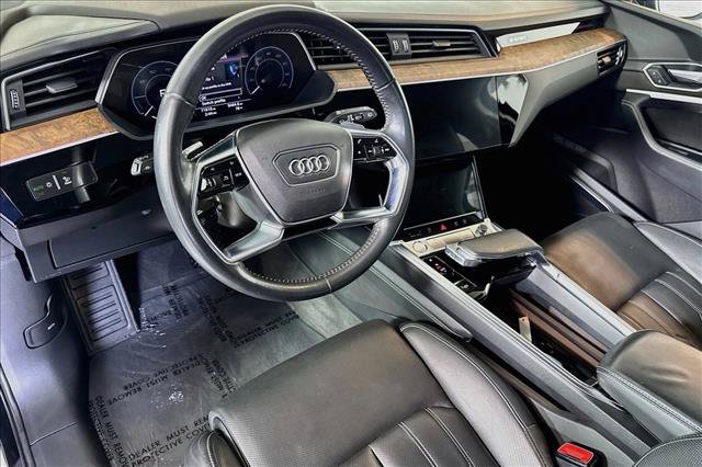 Used 2019 Audi e-tron Prestige w/ Prestige Package AWD/4WD image 9