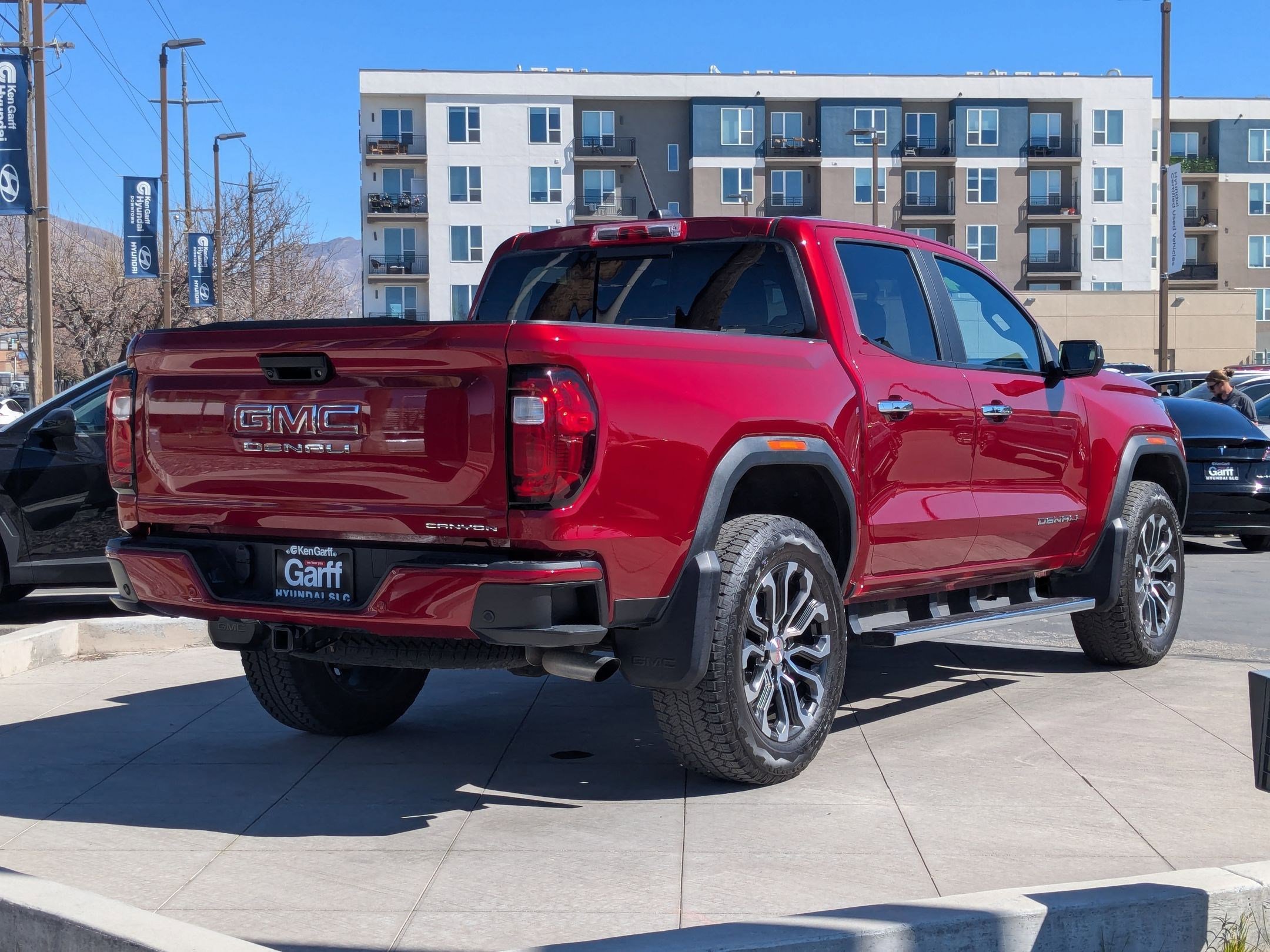 Used 2024 GMC Canyon Denali image 3