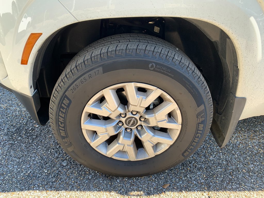 Used 2024 Nissan Frontier SV w/ SV Convenience Package image 9